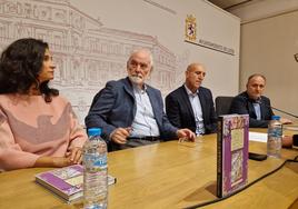 Presentación del libro 'Ensayo sobre las pugnas, heridas, capturas, expolios y desolaciones del viejo reino en el que se apunta la reivindicación leonesa de León' de Juan Pedro Aparicio.