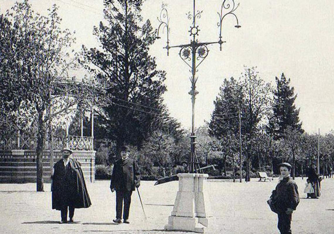 Sonraki resim - 1900'de Paseo de Papalaguinda ve Templete de Músicos