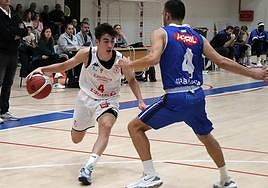 Fábrega, en una acción del partido.