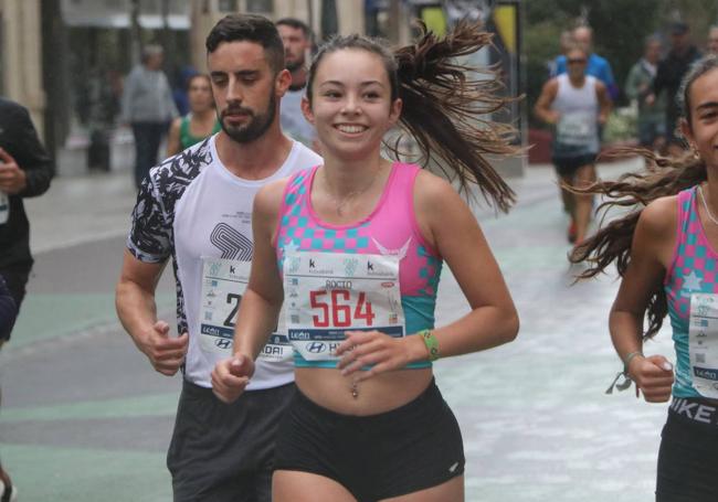 Varios participantes, a su paso por Ordoño II.