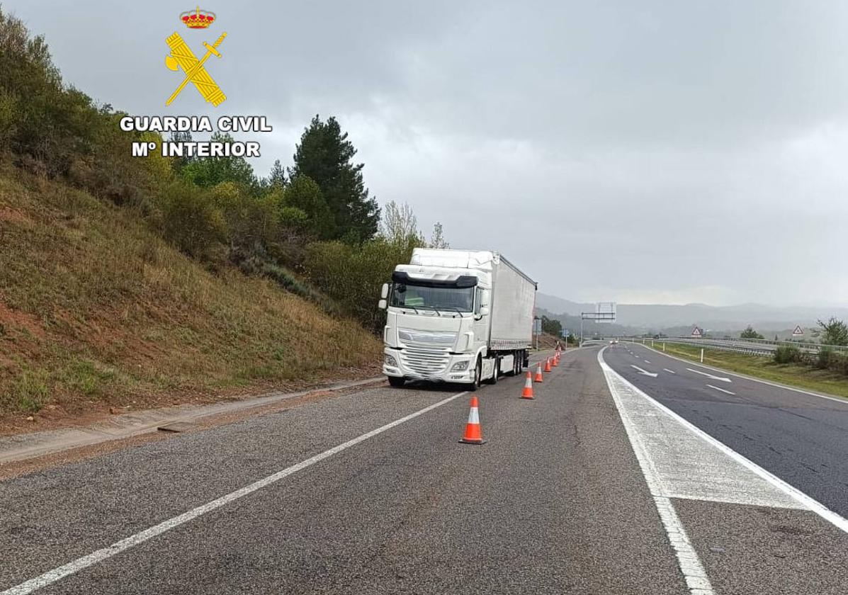 Camión interceptado en la autovía A-6, en la provincia de León.