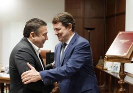 Alfonso Fernández Mañueco recibe a Luois Mariano Santos (UPL).