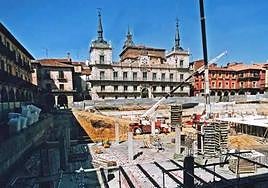 Construcción del parking subterráneo de la Plaza Mayor de León.