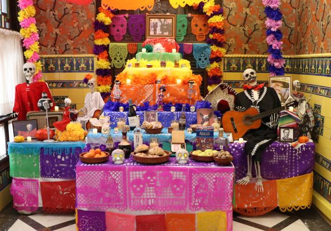 El altar de muertos de la Fundación Cepa en el Museo de la Emigración Leonesa.