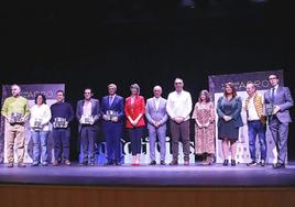 Los premiados y patrocinadores en los II Premios Agro Leonoticias.