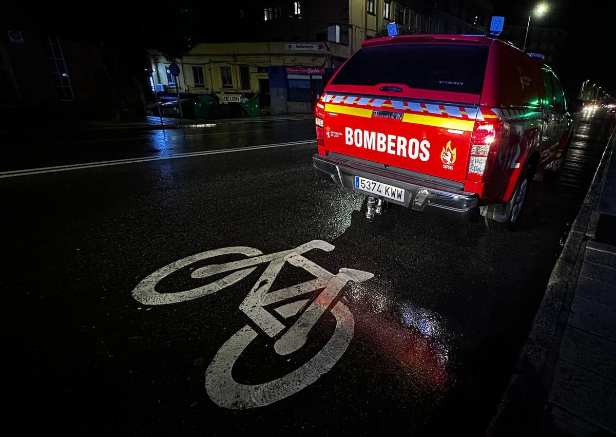 Imagen secundaria 1 - Actuaciones de los Bomberos de León este sábado.