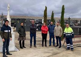 Visita al cementerio de Santa María del Páramo para valorar el dispositivo de cara al Día de Todos los Santos.