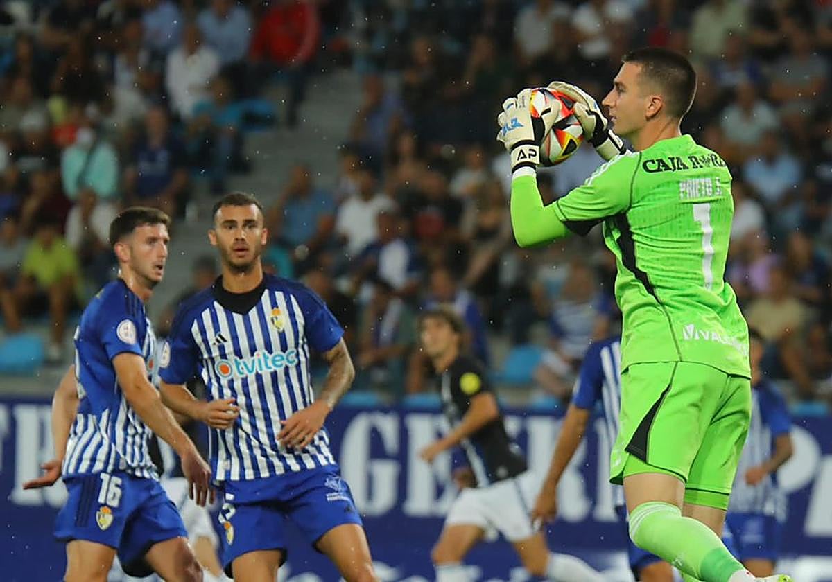 Andrés Pireto, en imagen, podría ser una de las rotaciones de Íñigo Vélez.