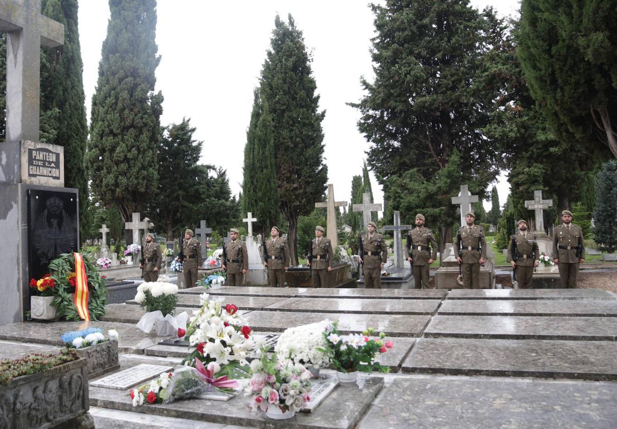 Homenaje y recuerdo a los caídos por España.