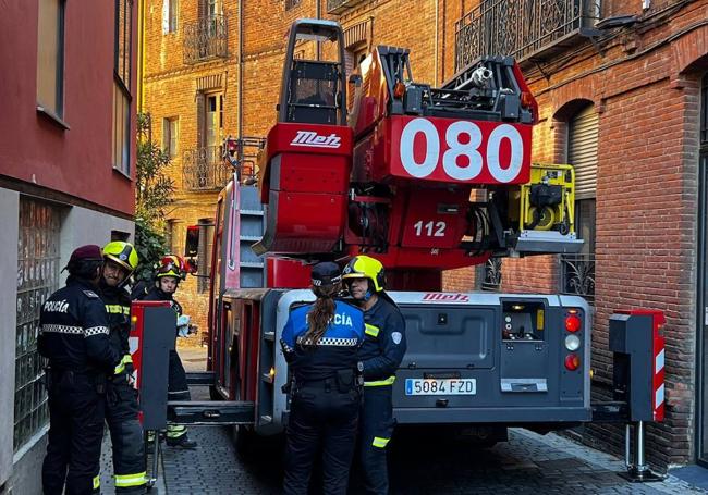 Bomberos en el lugar del suceso.