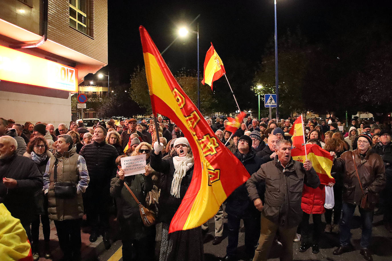 Concentración ante la sede del PSOE