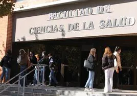 Fachada de la Facultad de Ciencias de la Salud de León.