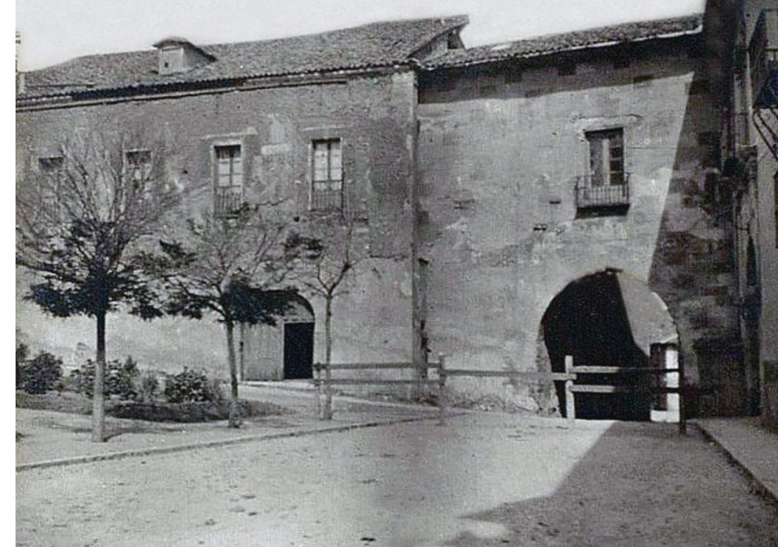 Imagen antes - Puerta Obispo en 1906 (Santos Flórez)