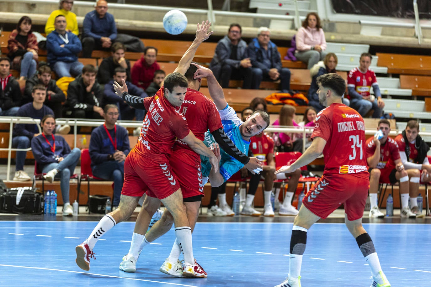 El Abanca Ademar vuelve a ganar