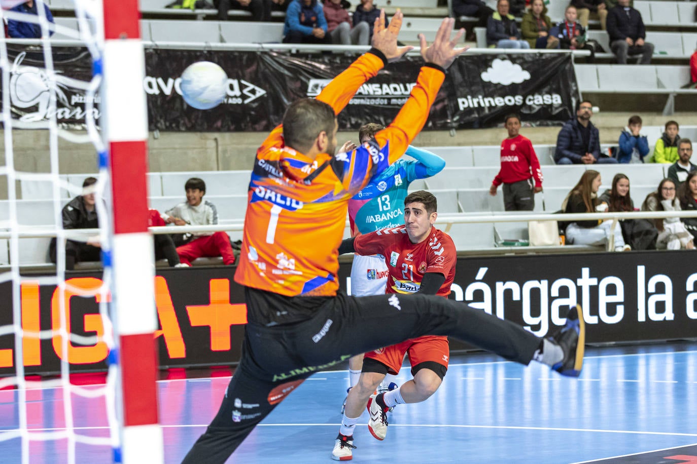 El Abanca Ademar vuelve a ganar