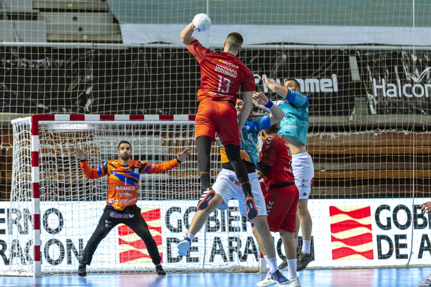 El Abanca Ademar vuelve a ganar