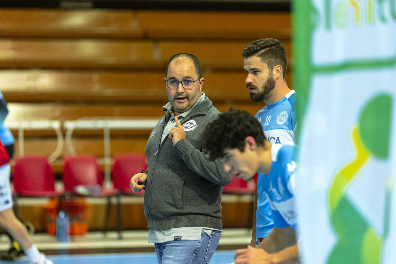 El Abanca Ademar vuelve a ganar