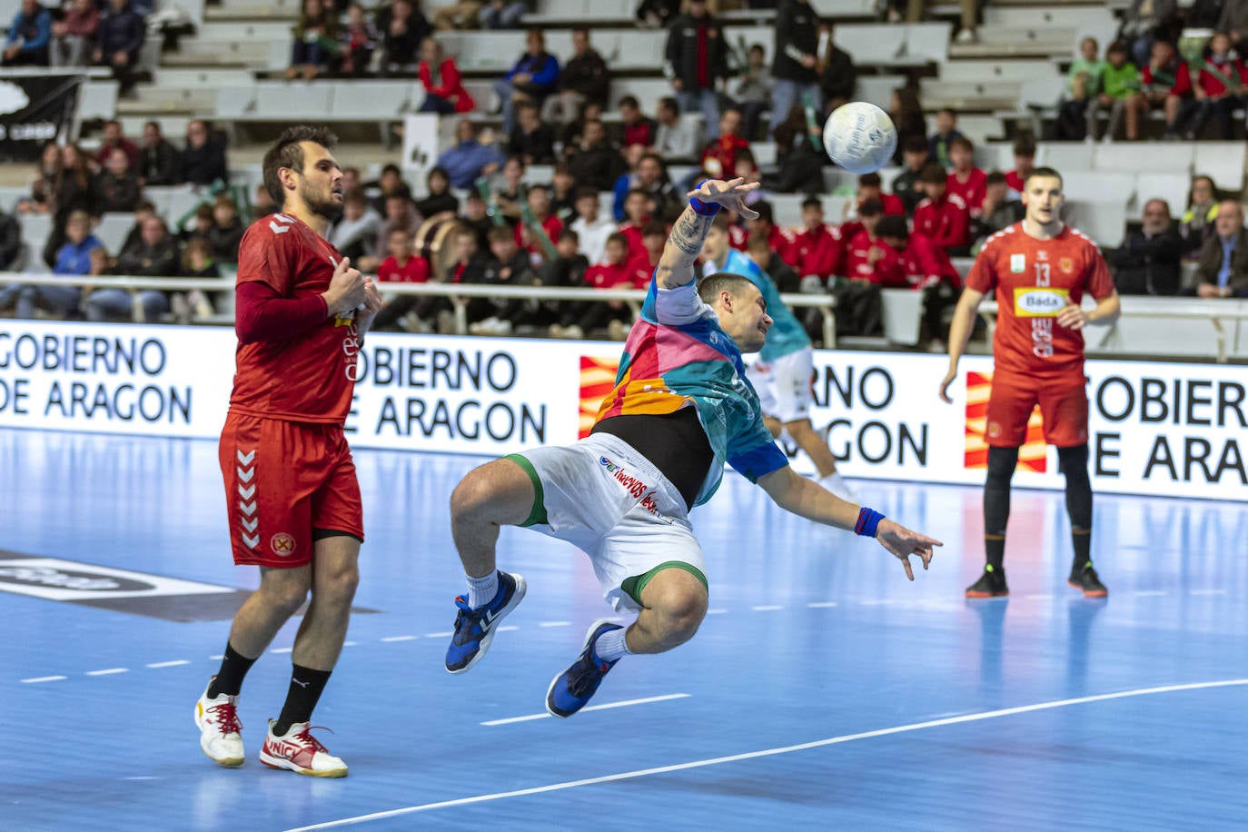 El Abanca Ademar vuelve a ganar