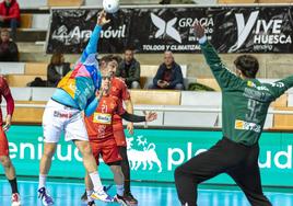 Juan Castro lanza ante Arguillas en el partido de este miércoles.