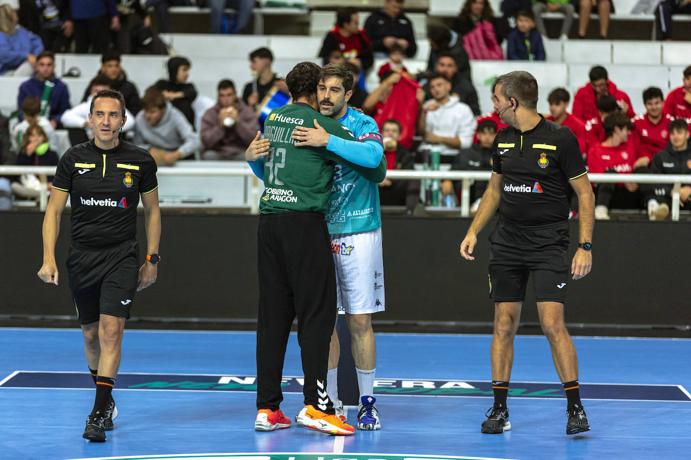 El Abanca Ademar vuelve a ganar