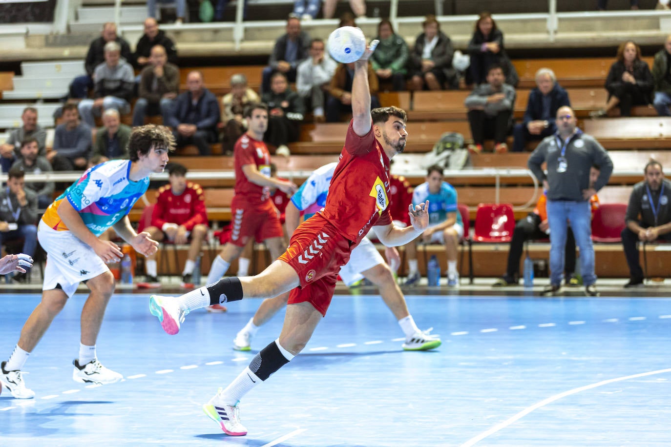 El Abanca Ademar vuelve a ganar