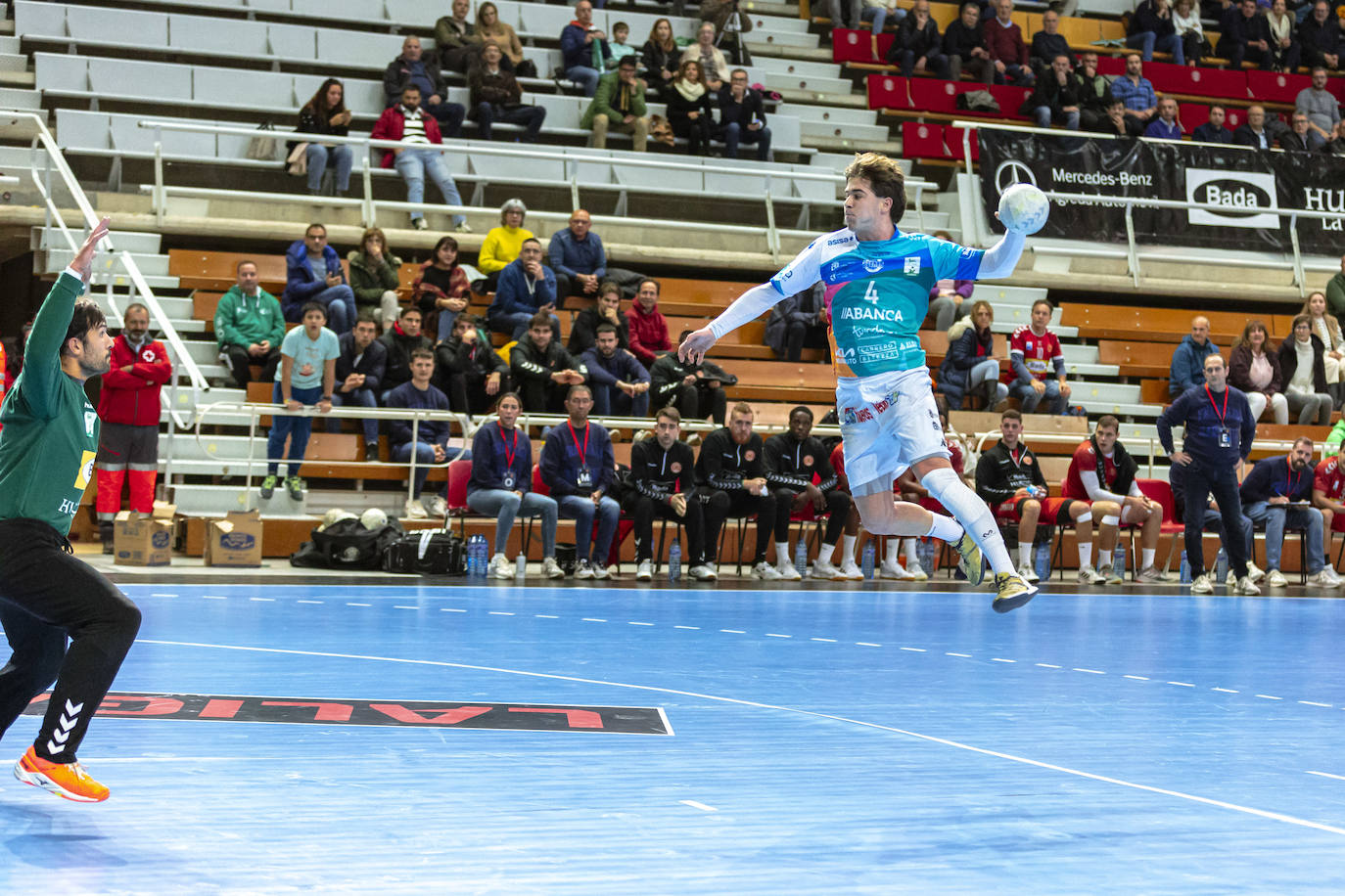 El Abanca Ademar vuelve a ganar