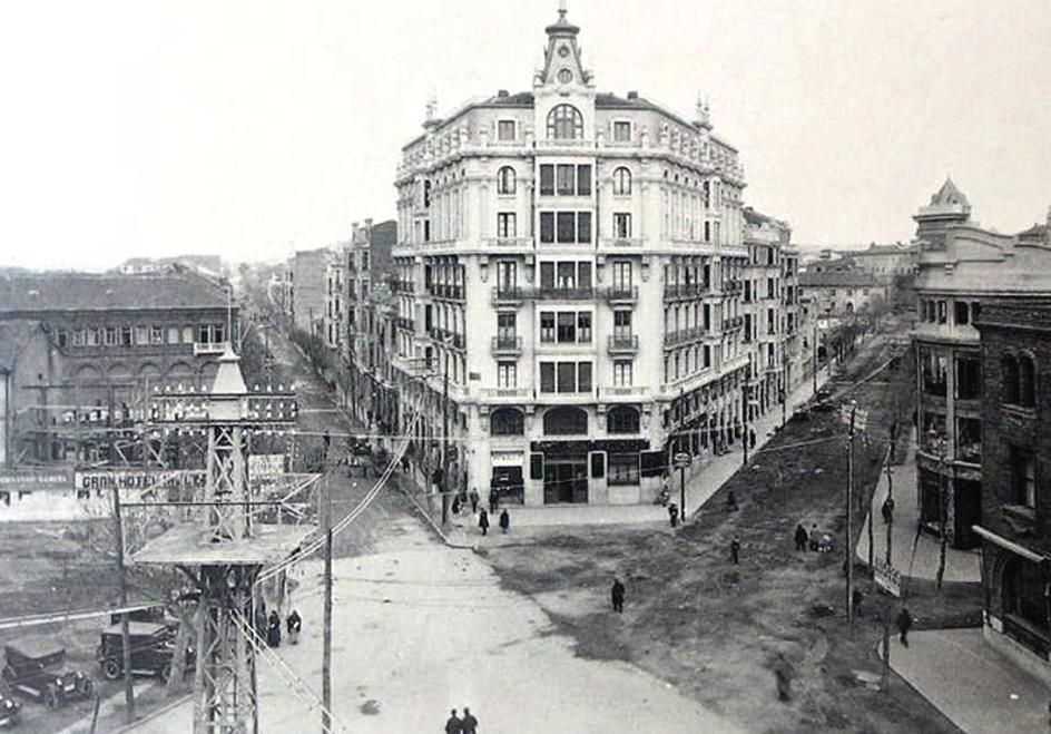 Plaza de la libertad (1925) con el alumbrado electrico