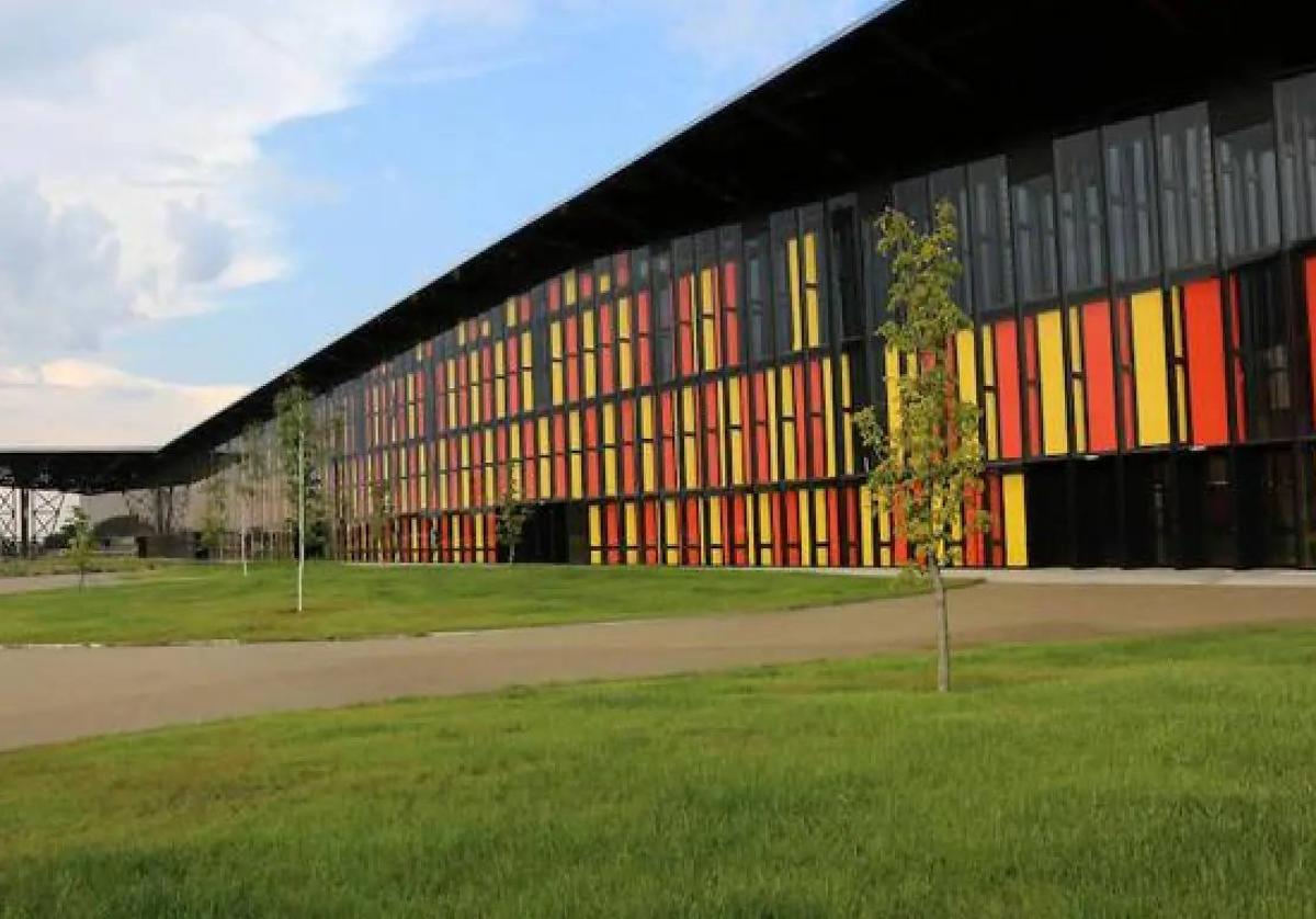 Zona exterior del Palacio de Exposiciones de León.