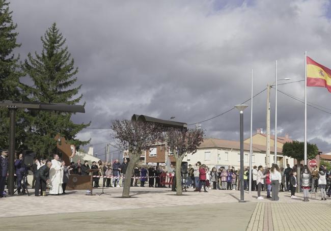 Inauguración de la plaza y monumento al peregrino en San Martín del Camino