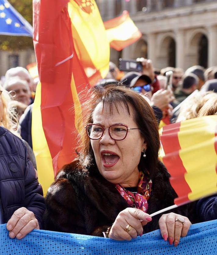 Imagen secundaria 2 - León clama contra Sánchez y la amnistía: «Había que salir aunque fuera con bastón»