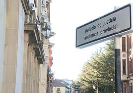Señal informativa de la Audiencia Provincial de León.