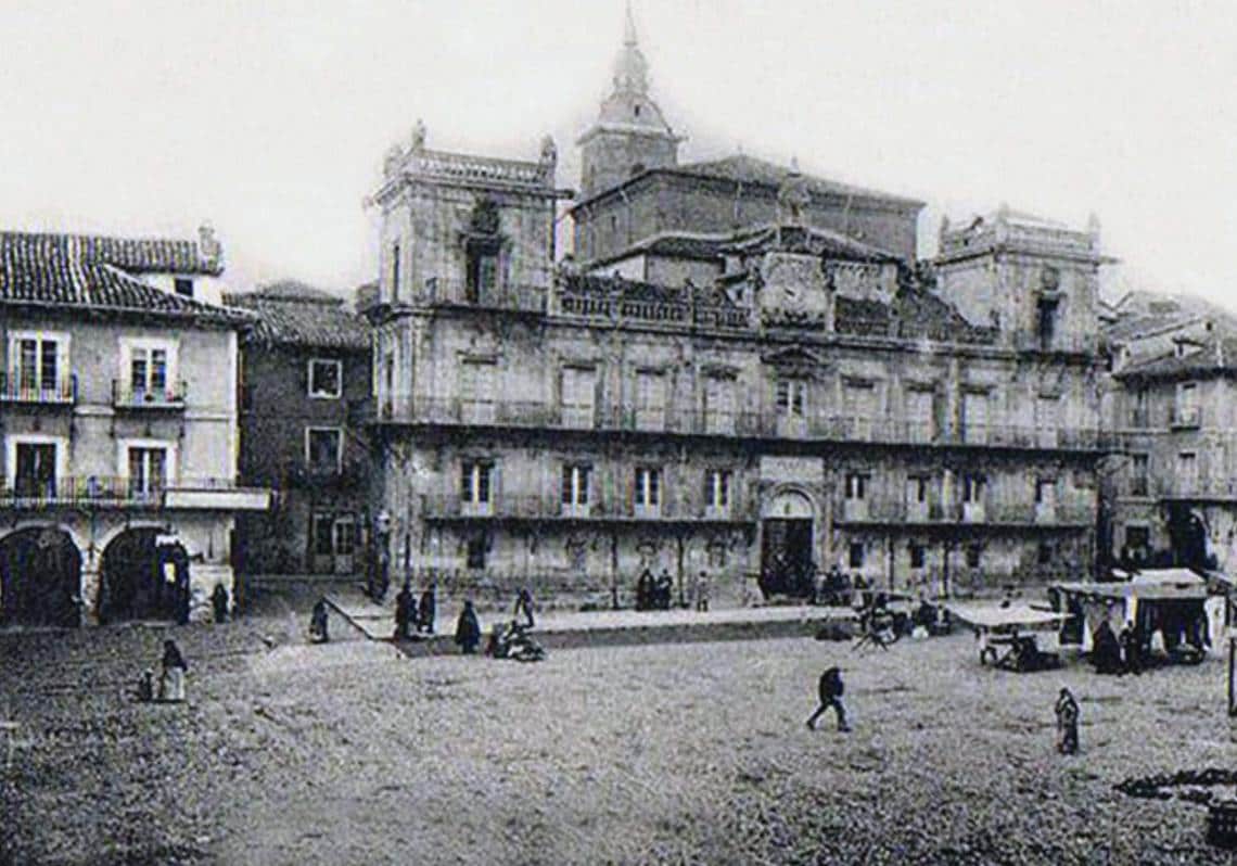 Imagen después - Plaza mayor a principios de Siglo. 1906.