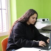 «Me dicen que no parezco gitana por estudiar»