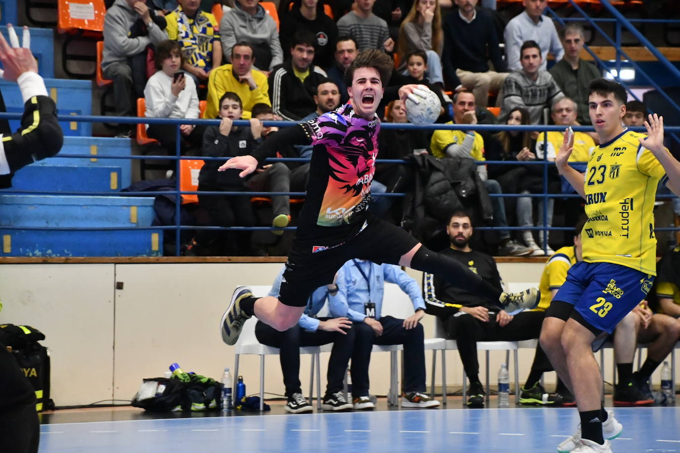 Bidasoa frena la racha del Abanca Ademar