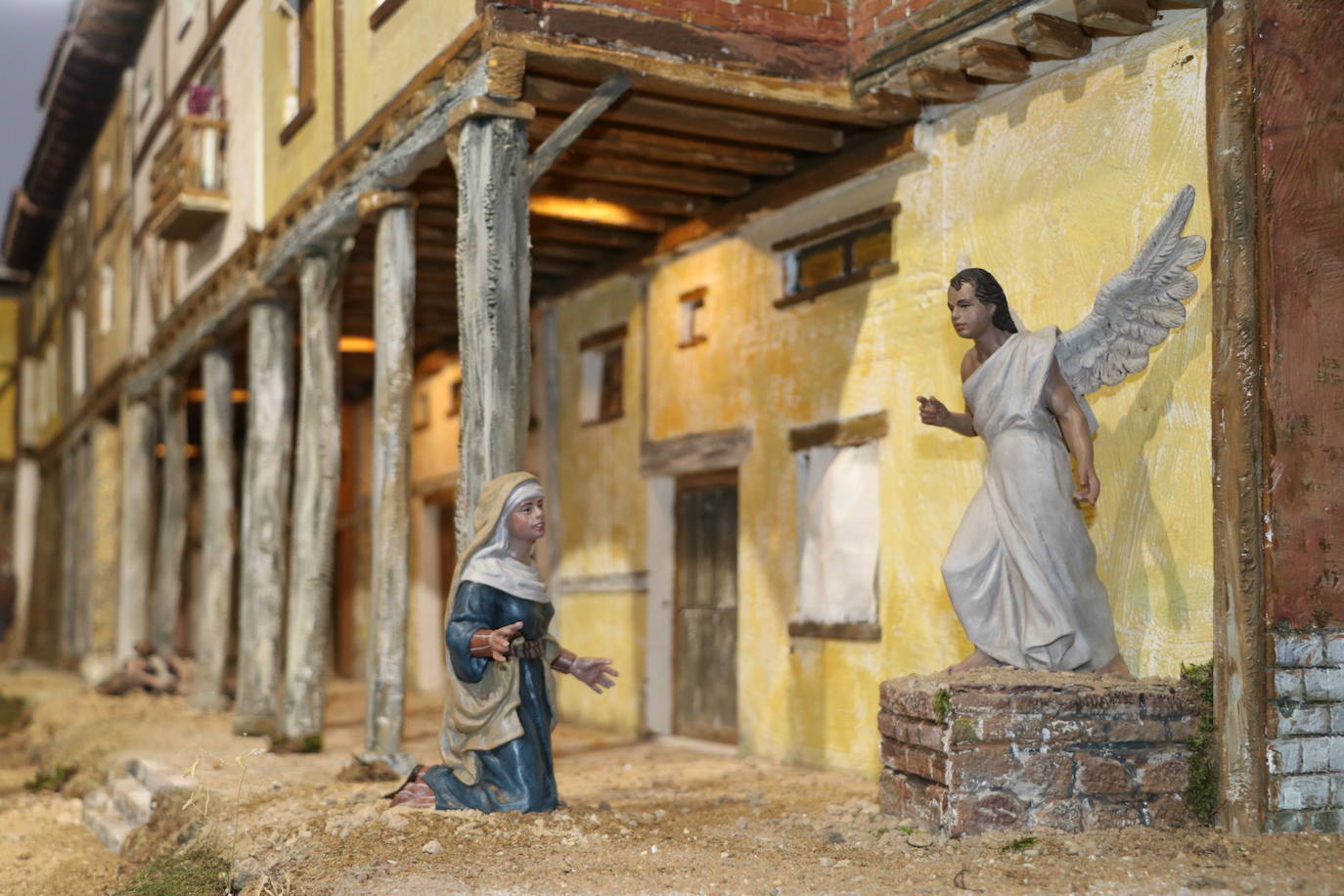 Una de las escenas del Belén en los soportales de la plaza. 