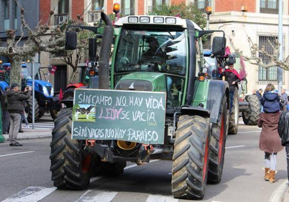 Un tractor por las calles de León en una manifestación anterior.