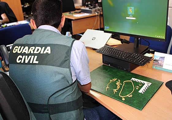 Joyas recuperadas durante la investigación.