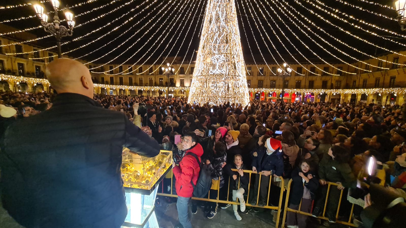 Inaugurado el alumbrado navideño de León