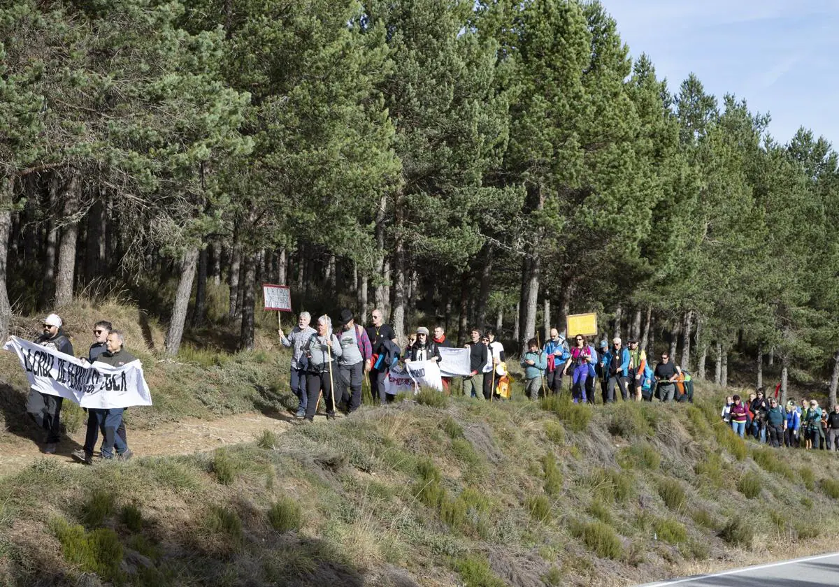 Peregrinos protestam contra obras da Cruz Ferro