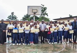 Estudiantes de Port-Gentil en Gabón, beneficiarios del XVII Proyecto Solidario de Navidad de los profesores de Religión de la Diócesis de León.