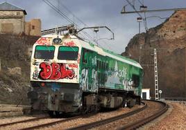 El tren que ha descarrilado en Ciñera y ha interrumpido el tránsito entre León y Asturias.