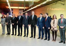 Foto de familia en el acto inaugural de la variante de Pajares en la estación del AVE de León.