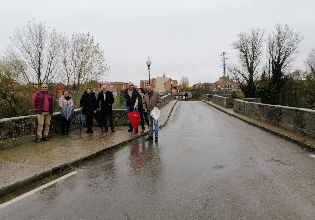 Visita al lugar de las obras de las instituciones implicadas.