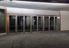 Las puertas del Auditorio de León permanecían cerradas sobre las 20:00 horas.