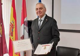 Medalla de Oro de Cruz Roja León para José Ignacio de Luis Páez.