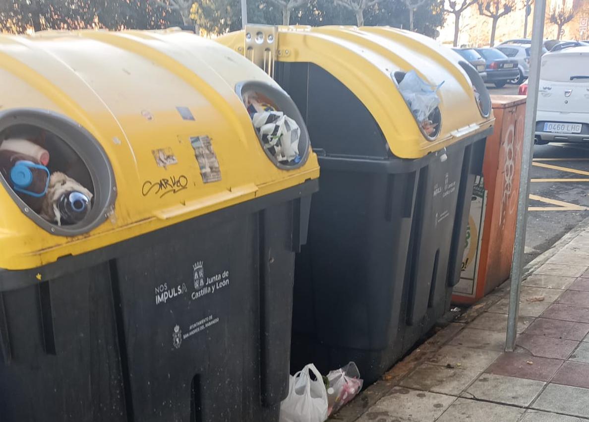 Imagen secundaria 1 - Los vecinos de la calle Colada denuncian la «insalubridad» para 210 viviendas