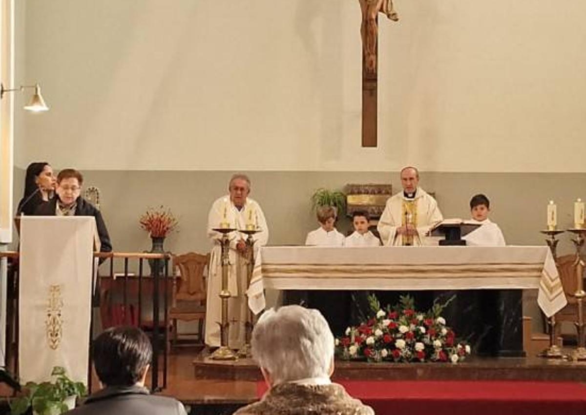 Imagen secundaria 1 - Eucaristía de despedida de las Carmelitas de Veguellina de Órbigo.