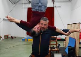 Morgane Jaudou y Marcos Rivas, creadores de la compañía de circo teatro Maintomano afincada en Ponferrada.