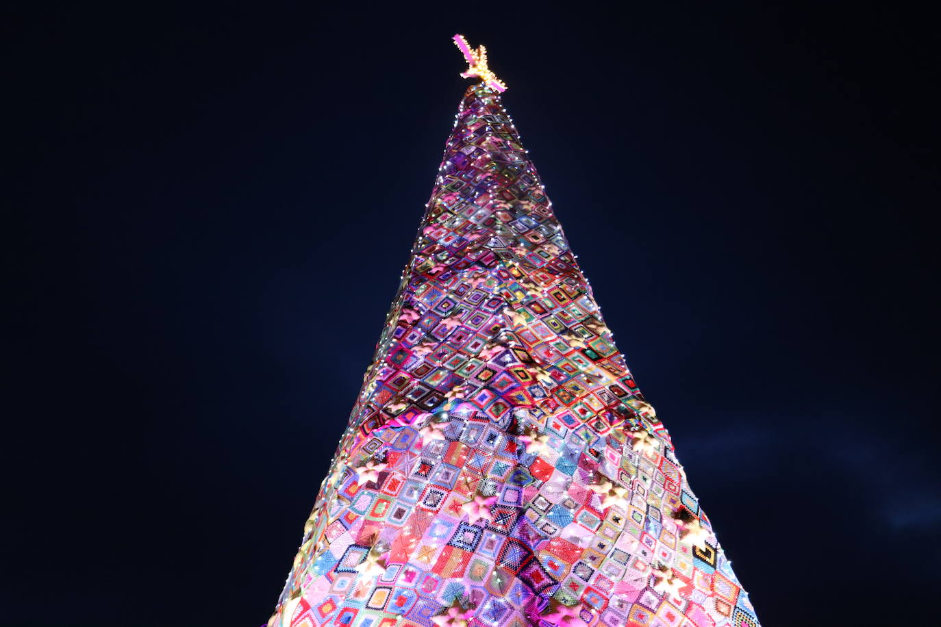 Árbol de navidad de ganchillo en Villoria de Órbigo.