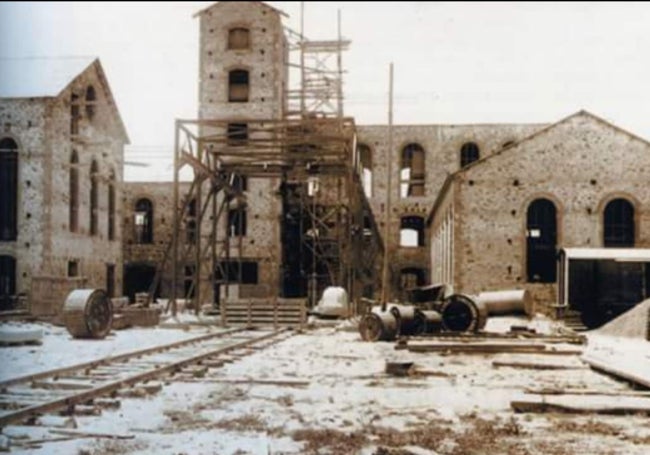 Construcción de la Azucarera Santa Elvira en León (1930 ca.)